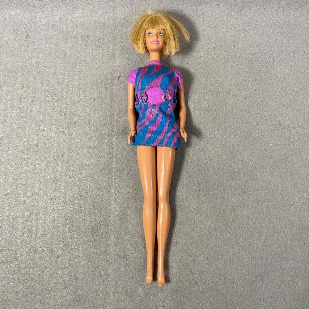 Vintage 1997 Barbie Blonde Doll Movin Groovin w/ Outfit